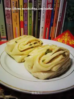 Oil residue and chive roll