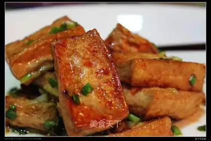 Shallots mixed with tofu