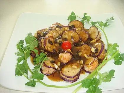 Fried stuffed eggplant