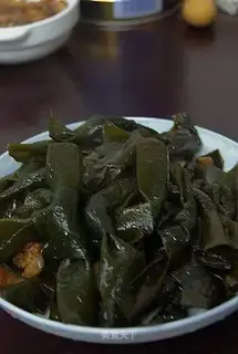 stir-fried seaweed with pork belly