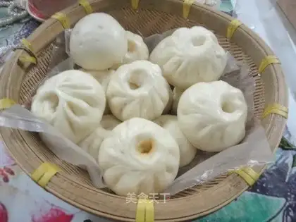 Pork buns with vegetables