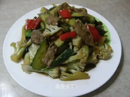 stir-fried pork with cauliflower and cucumber