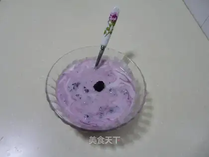 Mulberry yogurt