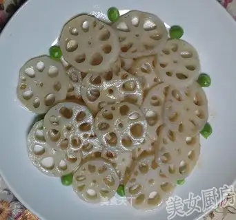 Cold sweet and sour lotus root slices