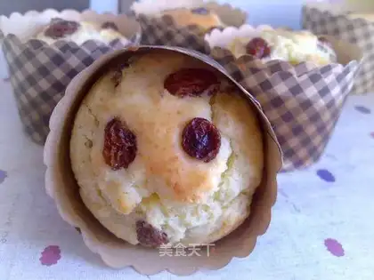 raisin muffin