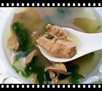 Coriander pork liver soup