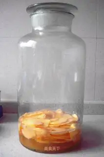 Clever making apple cider vinegar