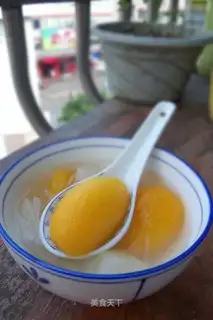 Sichuan fritillary pear loquat syrup water