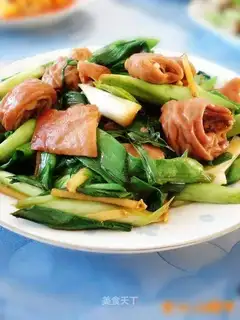 stir-fried large intestine with garlic sprouts
