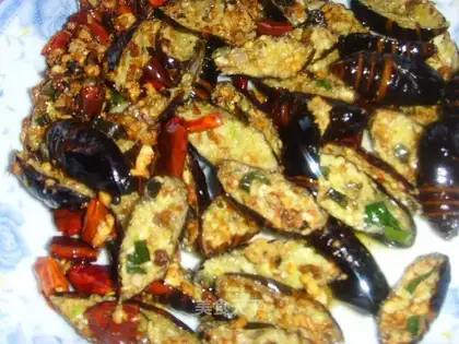 Dry stir-fried silkworm chrysalis