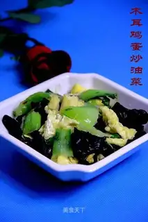 Fried rapeseed with fungus and egg