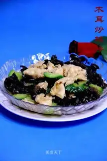 stir-fried chicken slices with fungus