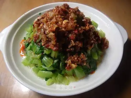 Stir small rapeseed with stir-fried vegetables