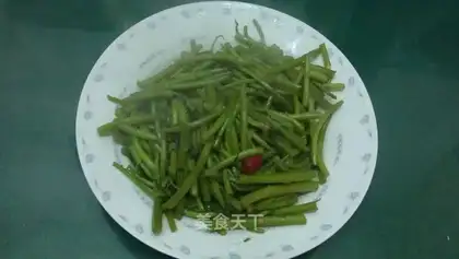 stir-fried Artemisia argensis