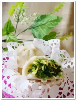 Spinach egg steamed buns