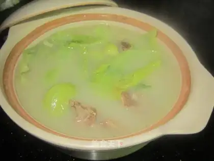 Salted pork bone rolled mustard soup
