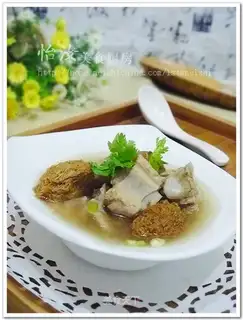 Shenqi Hericium erinaceus and mushroom ribs soup