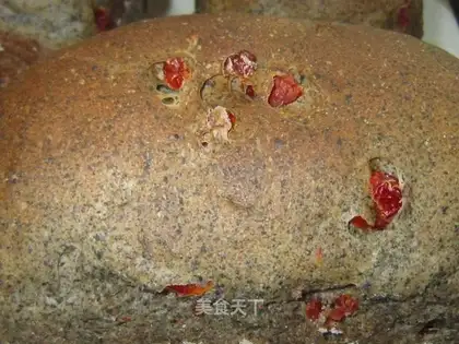 Sesame powder, cherry fruit, small toast