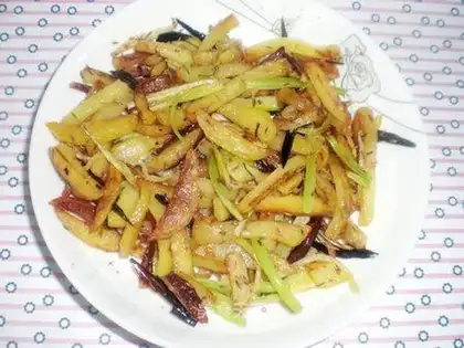 Dry fried potato chips