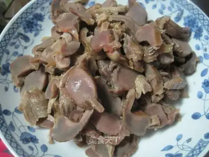 Salt-roasted chicken gizzards