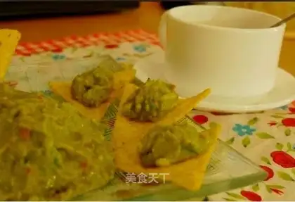 Crispy slices dipped in avocado puree