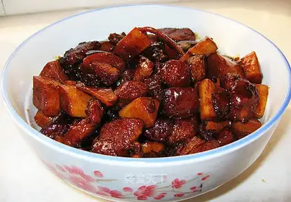 Braised pork with apricot mushroom