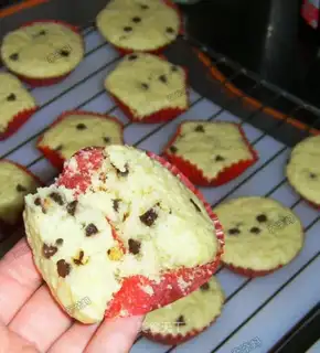 Vanilla chocolate bean muffin