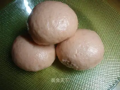 Red yeast steamed buns