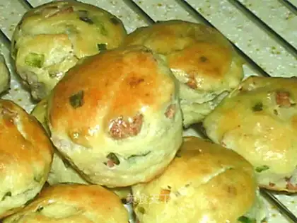 Scone with chopped green onion and ham