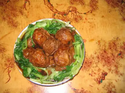 Braised pork stuffed with oil gluten