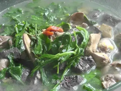 Chicken liver and wolfberry soup