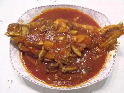 Fish stuffed with bean dregs