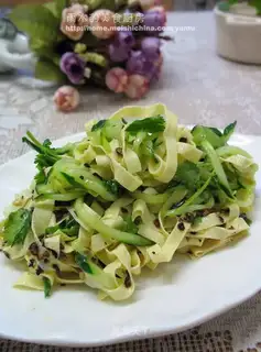 Thousand slices of cucumber silk
