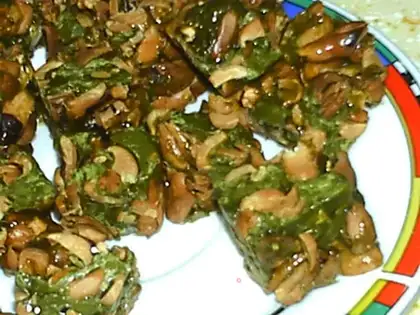 Green tea peanut candy