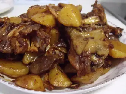 Dry stir-fried little hen