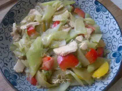 Sautéed pepper with lettuce and chicken fillets