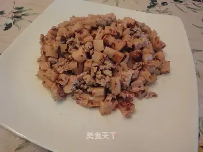 Sour and spicy diced lotus root
