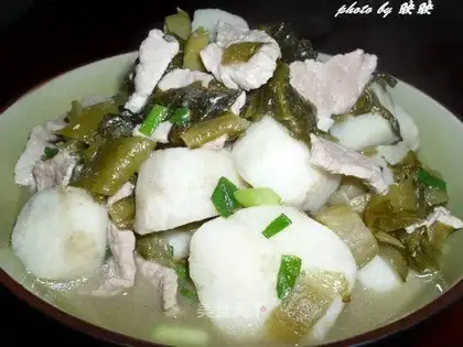 Pickled pork slices with pickled cabbage and yam