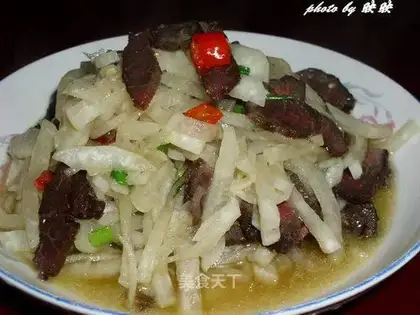 stir-fried shredded radish with bacon beef