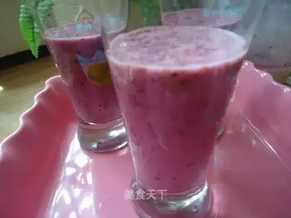 Mulberry banana milkshake