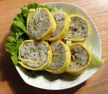 Egg roll with minced fish