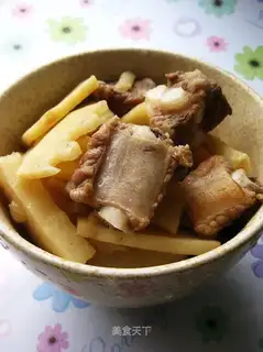 Stewed pork ribs with bamboo shoots