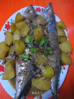 Stewed potatoes with Spanish mackerel