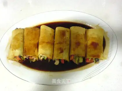 Fresh shrimp, mixed vegetables, rotten skin roll