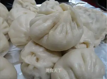Beef and pickled cabbage buns