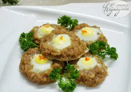 Steamed patty with quail eggs