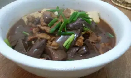 Spicy pig blood