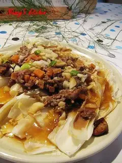 Steamed cabbage with garlic beef