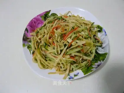 Cucumber mixed with bean skin