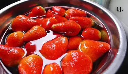Strawberry jam making